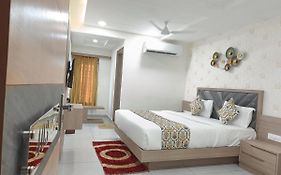 Hotel Lotus Anand 3*