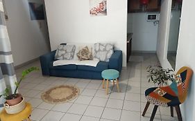 Blue&yellow, Appartement Au Calme, Avec Piscine, Wifi Saint-denis
