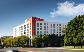 Doubletree Hilton Santa Ana 3*