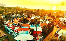 Whispering Palms Beach Resort Candolim 4*