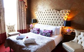 Greville Arms Hotel 3*