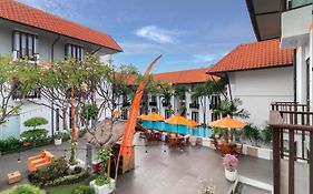 Harris Hotel Kuta Tuban Bali  4*
