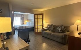 Country Inn And Suites Grand Rapids Airport 2*