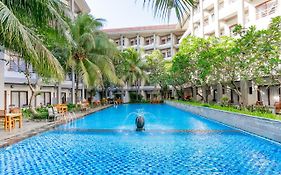 Lombok Garden Hotel  4*