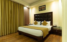 Mapple Express Hotel Delhi 3*