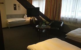 Hotel Rheinischer Hof  3*