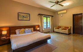 Moksh Villa By Stayvista - Amidst Of Orchards, With A Pool, Gazebo, And Indoor Games
