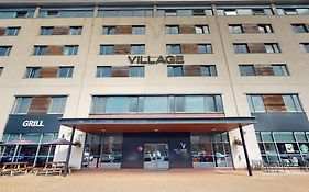 Village Hotel Swansea 3*