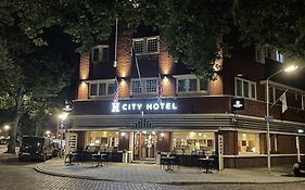 City Hotel  3*