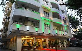 Hotel Chevron Orchards Bangalore 3*