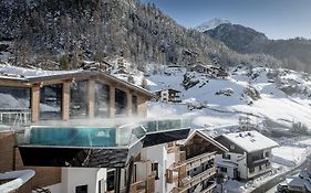 Hotel Das Central – Alpine . Luxury . Life  5*