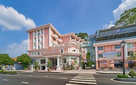 Bcons Riverside Hotel Binh Duong