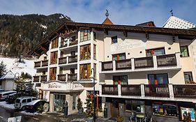 Hotel Alpina Ischgl 4*