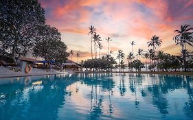 Pegasus Reef - A Beach Resort In Colombo  4*
