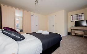 6-Bedroom Contractor House With 6 Bathrooms, Free Wifi And Parking - Kennedy House By Your Lettings Peterborough