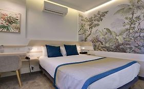 Comfort Hotel Lamarck 3*