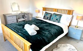 Stylish Cosy And Bright Apartment - Fantastic Location - Perfect For Business Or Solo Travellers