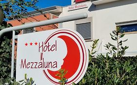 Hotel Mezzaluna  3*