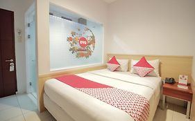 Super Oyo Collection O 295 Grha Ciumbuleuit Guest House  3*