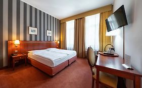 Hotel Raffaello Prague 4*