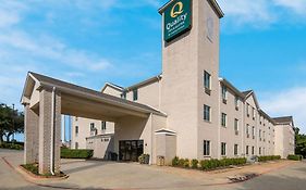 Quality Inn & Suites Roanoke - Fort Worth North 3*