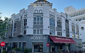 Jewels Hotel  3*