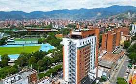 Tryp Medellin Estadio 4*