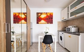 Downtown Victoria Studios By Citybookings Apartment