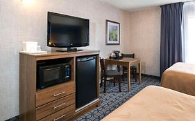 Quality Suites Whitby 3* Canada