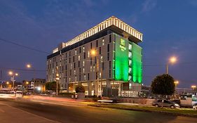 Holiday Inn Lima Airport 4*