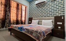 Hotel Chandigarh Inn  3* India