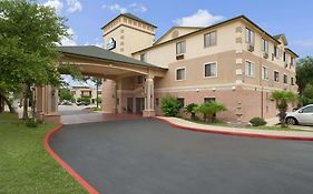 Days Inn & Suites By Wyndham San Antonio North/Stone Oak