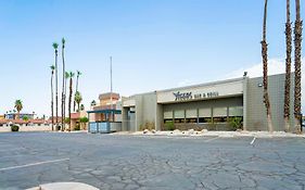 Royal Plaza Inn Indio California 3*