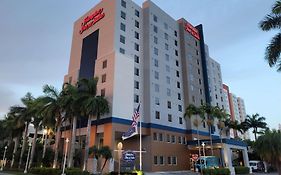 Hampton Inn & Suites Miami Airport South - Blue Lagoon 3*
