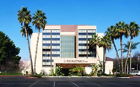 Doubletree Hotel Fresno 4*