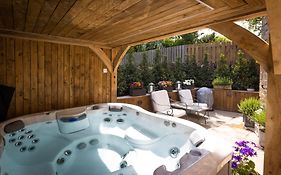 Cotswold Cottage With Hot Tub