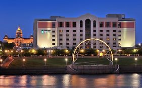 Embassy Suites On The River Des Moines 4*