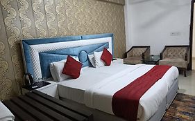 Hotel Surya Palace Noida