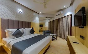 Hotel Surya Executive Solapur 3*
