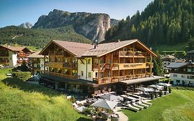 Freina Mountain Lifestyle Hotel  4*