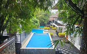 Green Trees Resort Athirappilly 4*