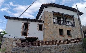 Apartamentos Rurales La Caviana