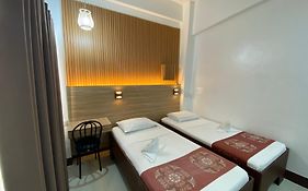 Stone House Bed And Breakfast Quezon City 2*