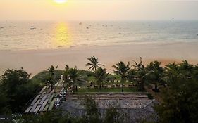 Chalston Beach Resort Goa 4*