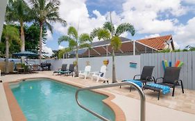 Charming Heated Pool Home - 3 Miles To The Beach, Pet And Family Friendly -Available Year Round!