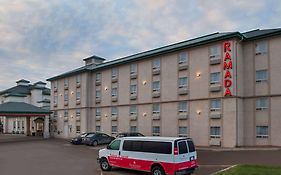 Ramada Red Deer Hotel And Suites 3*