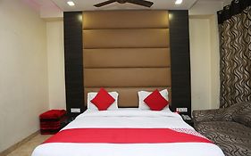 Super Oyo Hotel Samrat Gurgaon 3* India