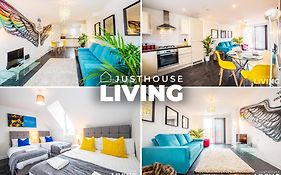 Liverpool House - Stunning Townhouse With Free Parking For 4 Cars - Close To Centre