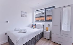 Modern And Bright Studio In Central Sheffield