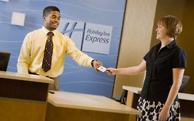 Holiday Inn Express & Suites Alexandria Fort Belvoir 3*